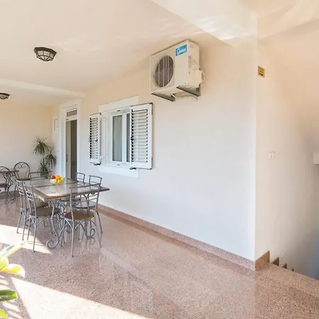 Konte Apartment
